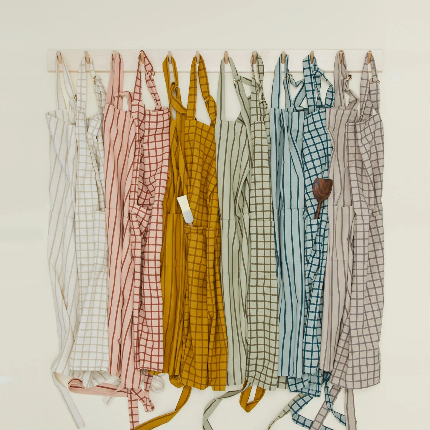 Essential Striped Apron - Light Grey/Dark Grey - Image 4