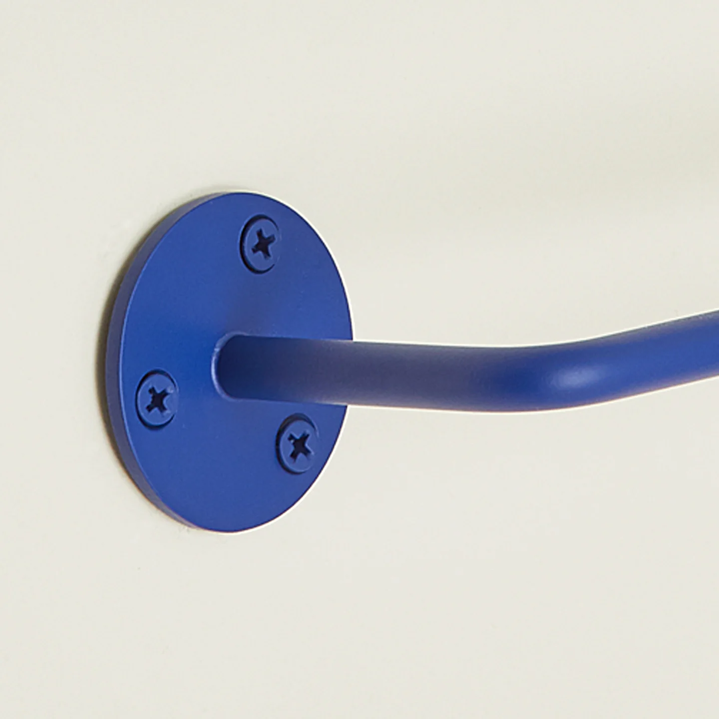 Essential Toilet Paper Holder - Klein Blue - Image 3