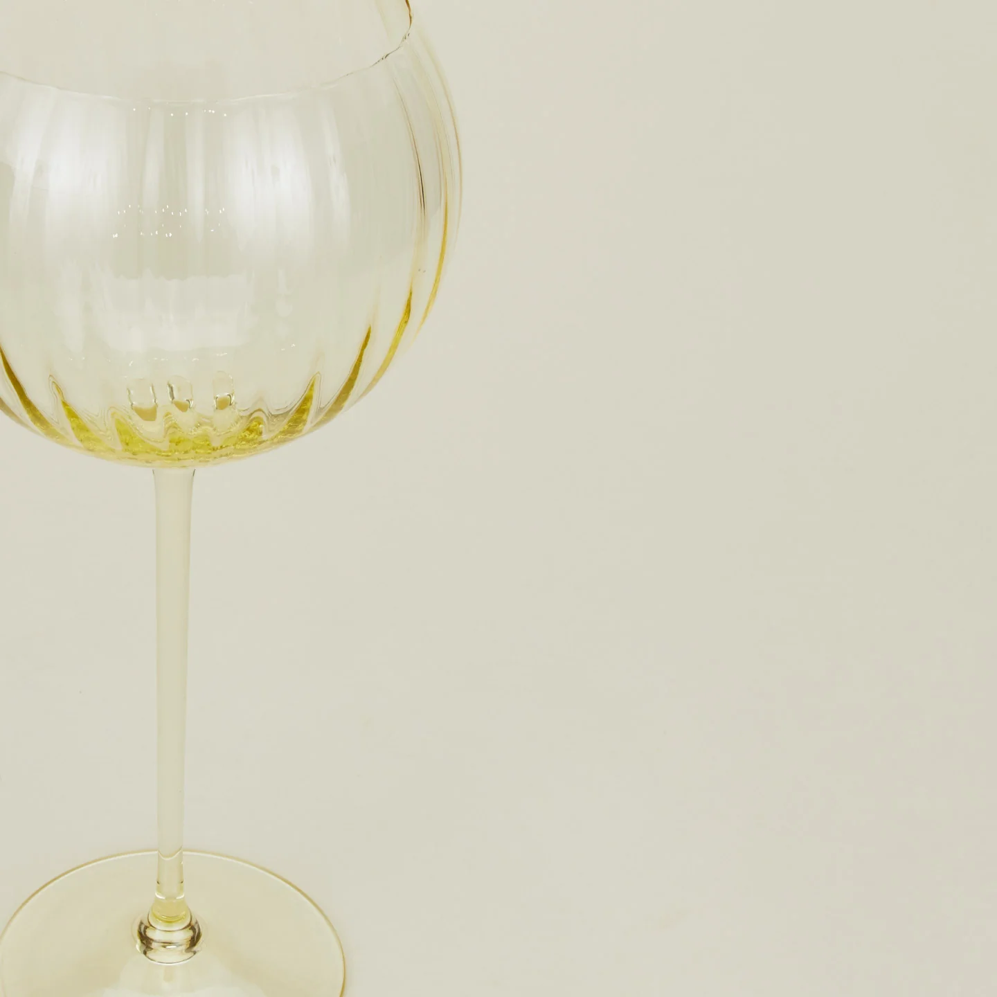 Ribbed Red Wine Glass, Set of 2 - Amber - Image 3