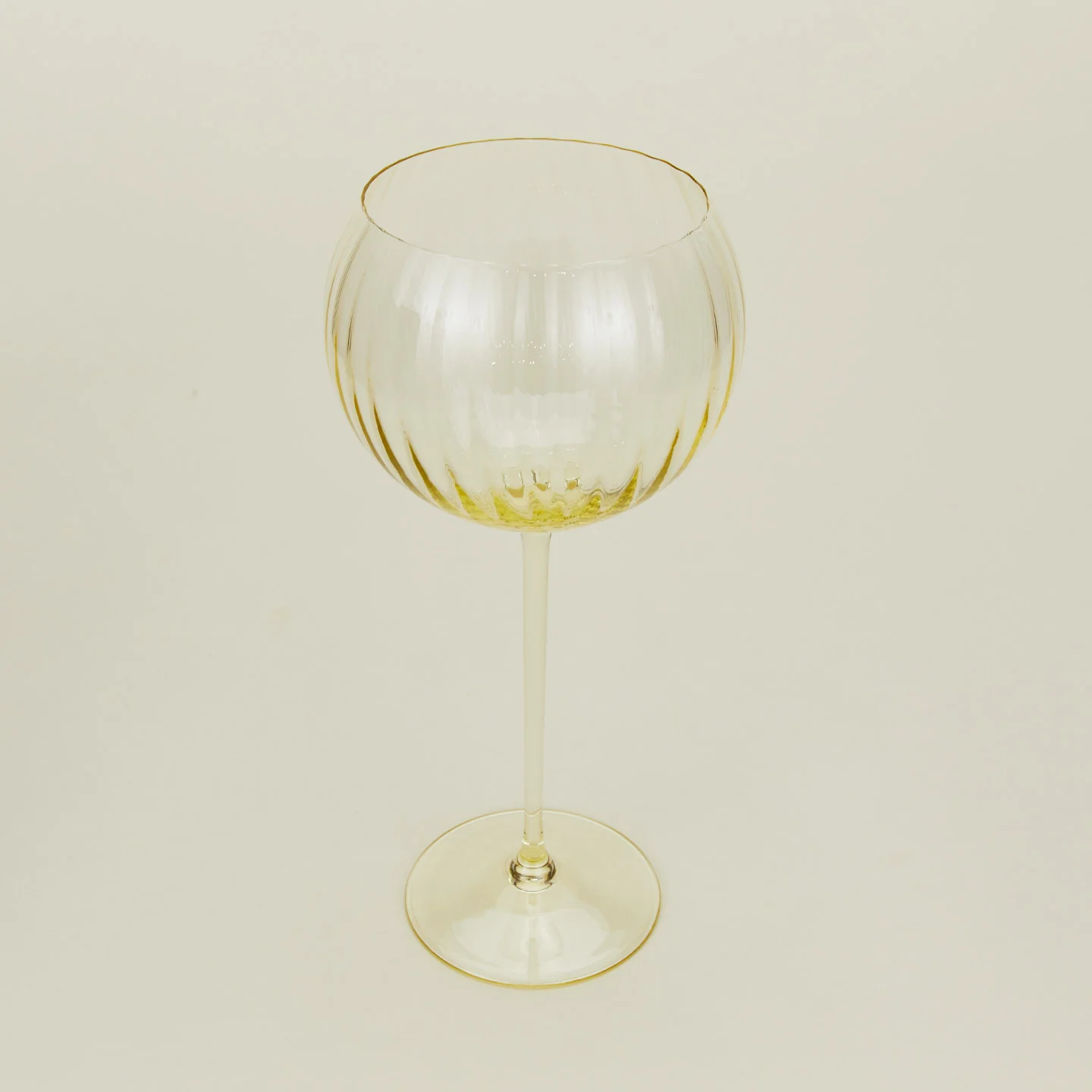 Ribbed Red Wine Glass, Set of 2 - Amber - Image 4
